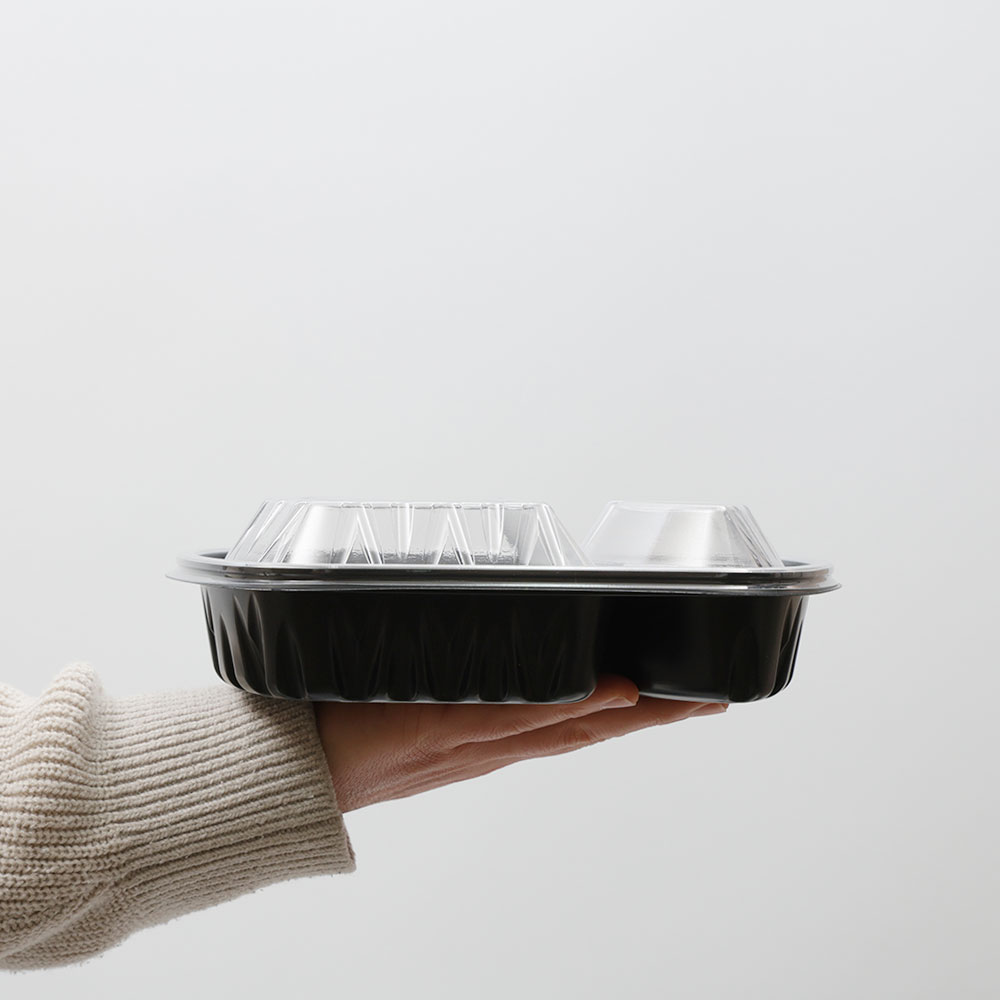 용기를 손바닥 위에 놓고 크기를 쉽게 비교할 수 있는 사진